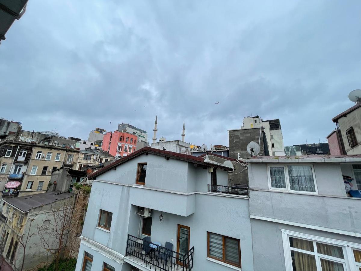 La Perato, Istanbul